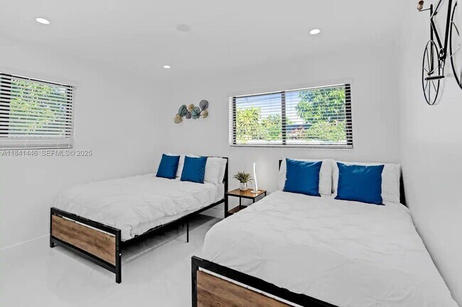 Building Photo - 17835 NE 6th Ave