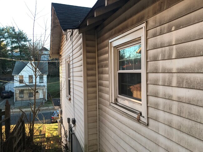 Building Photo - 1414 Wise Ave SE