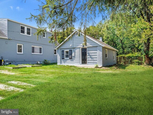 Building Photo - 4502 Elmwood Rd