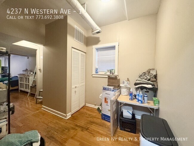 Building Photo - 4237 N Western Ave