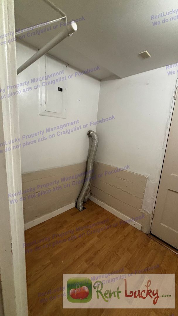 Building Photo - Free Rent in December!! Charming Studio + Bonus Room in Maple Leaf with Private Entrance & Outdoo...