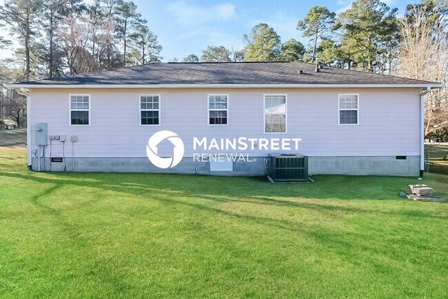 Building Photo - 4 Bedroom Pet-Friendly Home in RALEIGH, NC with Main Street Renewal