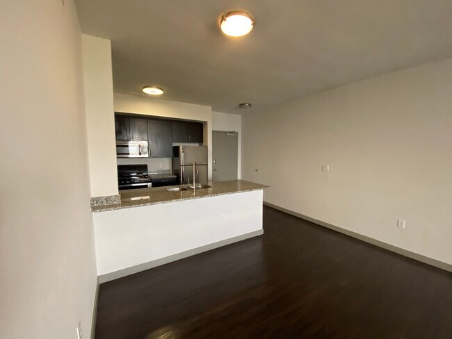 Building Photo - 7951 NE Bayshore Ct