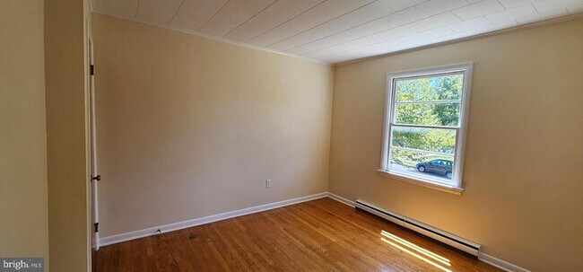 Building Photo - 204 E Whitlock Ave