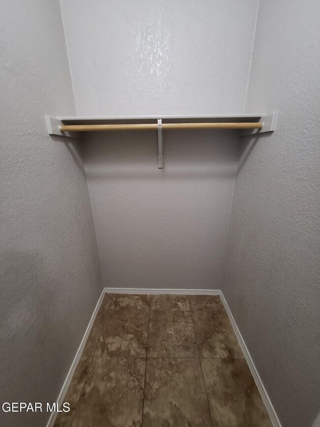 Building Photo - 2862 Grant Ave