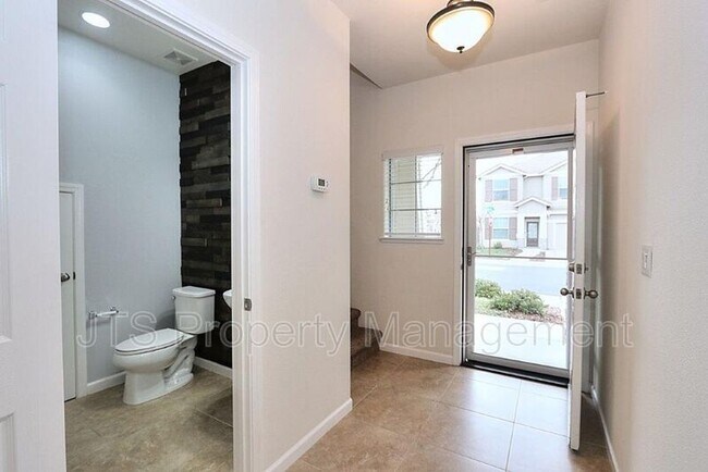 Building Photo - 9200 Rioja St