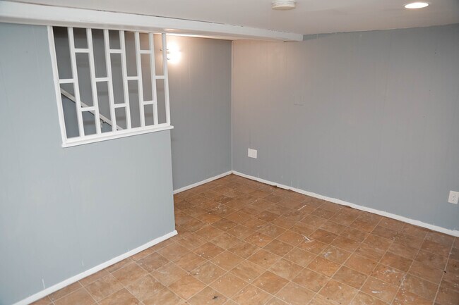 Basement 3 - 4231 Nicholas Ave