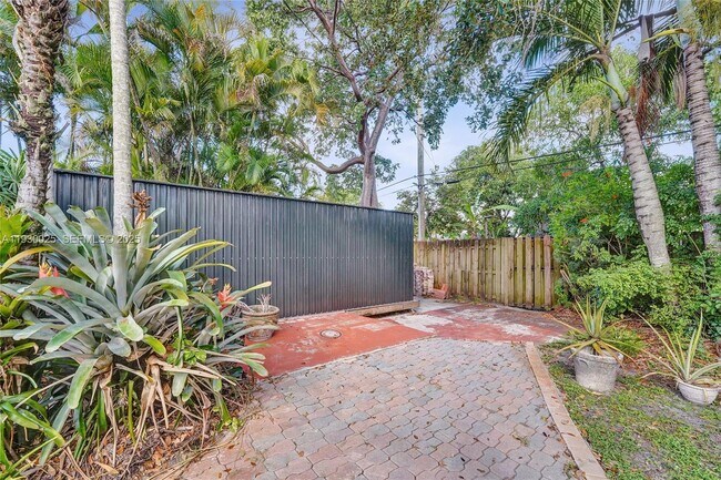 Building Photo - 2611 Roosevelt St