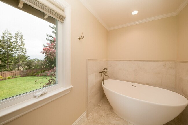 Building Photo - 30 Trophy Ct