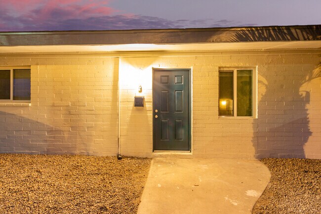 Building Photo - 5107 N 28th Dr