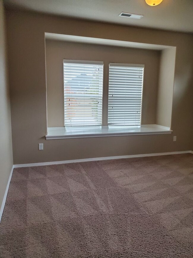 Building Photo - Must See Craftsman Style Home in Desirable West Salem Neighborhood