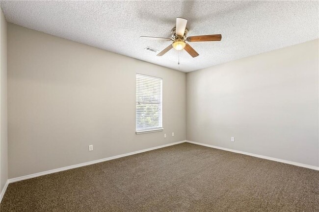 Building Photo - 2502 Parkcrest Dr