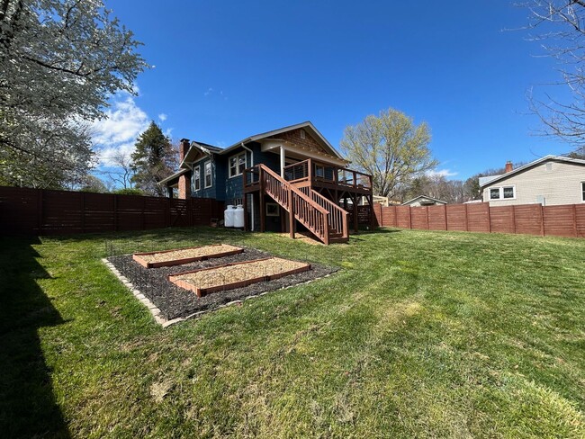 Building Photo - West AVL - Beautifully Renovated Bungalow