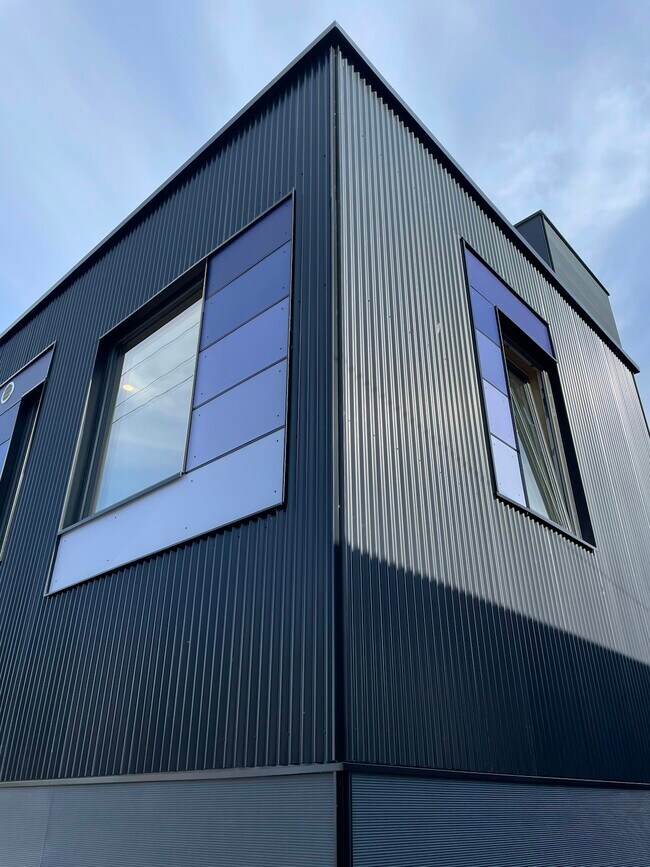 Building Photo - 1614 6th Ave