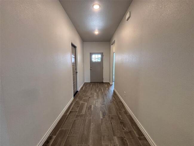 Building Photo - 722 Freedom Cir