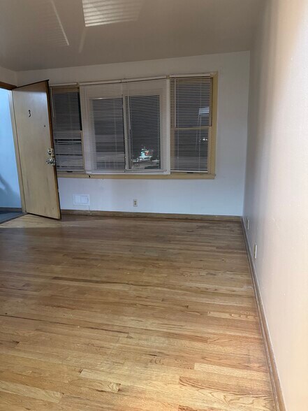 Building Photo - 6207 W Oklahoma Ave