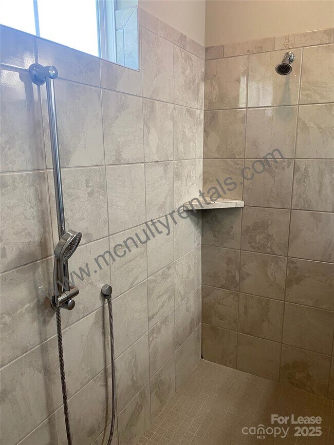 Building Photo - 4221 Courtly Ln