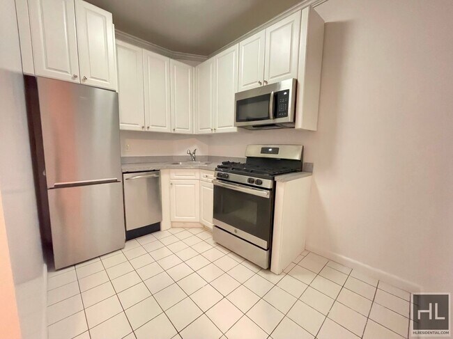 Primary Photo - NO FEE One Bed on Upper East Side! Won't S...