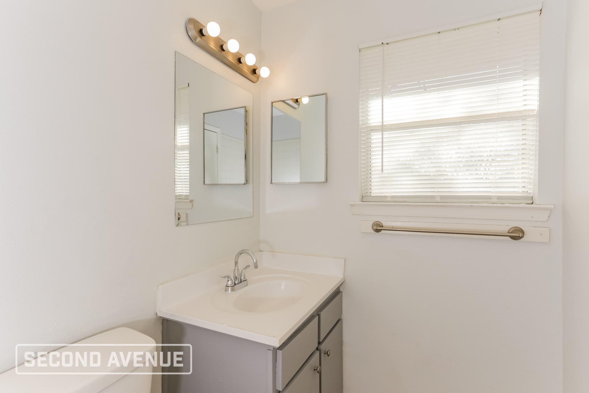 Building Photo - 509 Southlake Dr