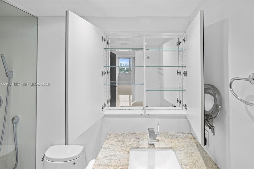 Building Photo - 650 West Ave