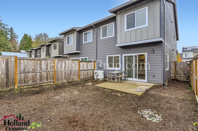 Building Photo - Gorgeous & Spacious Single-Home 3 beds 2.5 bath Available for you! NEW PRICE!
