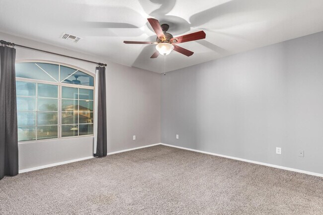 Building Photo - 1368 S 232nd Ave