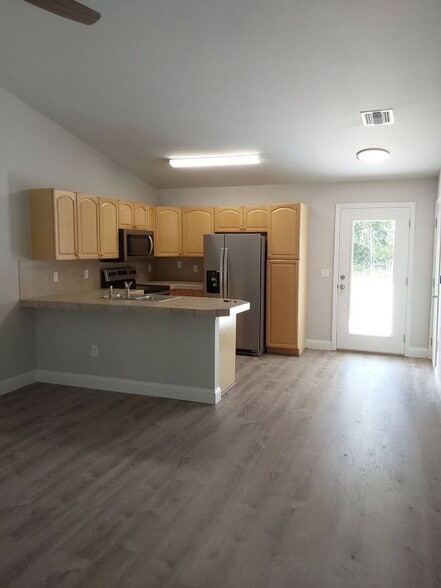 Building Photo - 9 Pony Express Dr