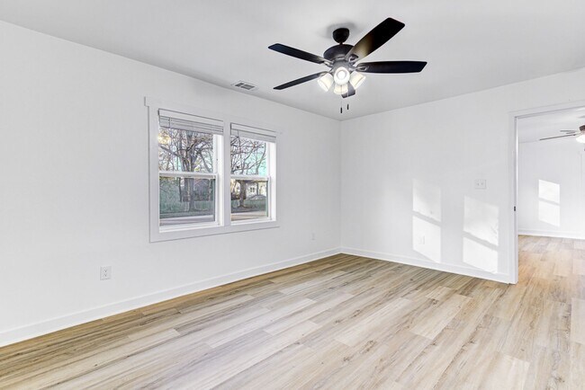 Building Photo - Beautifully Updated Home in East Memphis