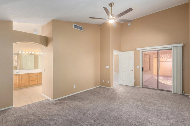 Building Photo - HOME FOR RENT