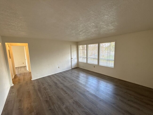 Building Photo - 1594 Tripp St SE