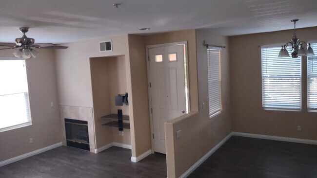 Building Photo - 8450 Crystal Walk Cir
