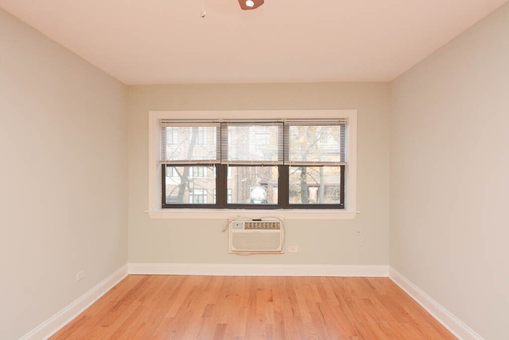 Building Photo - 448 W Barry Ave