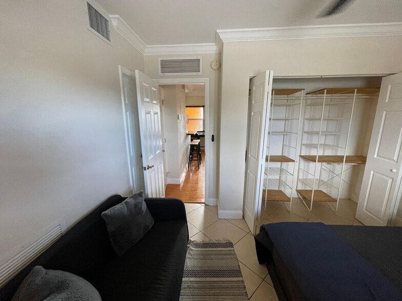 Building Photo - 744 NE 14th Ave