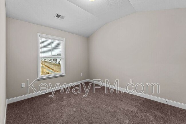 Building Photo - 563 Yuma Ln