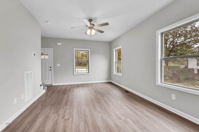 Building Photo - 420 S 2nd St