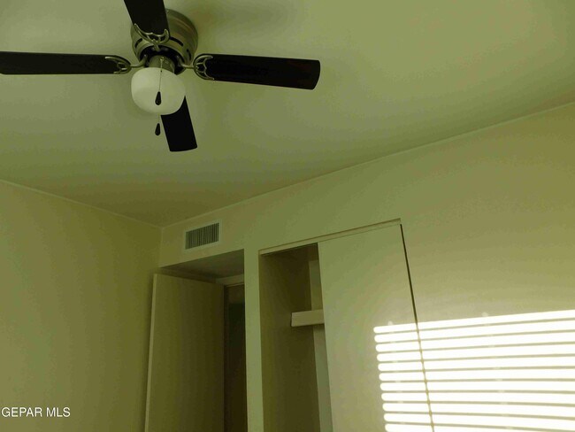 Building Photo - 225 3 Rivers Dr