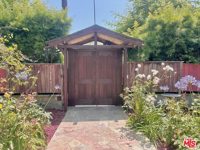 Building Photo - 2216 Meade Pl