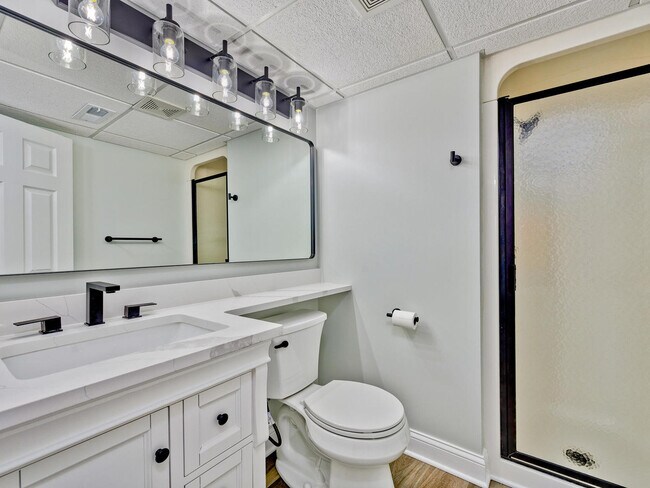 Building Photo - 3849 N Parkway Dr