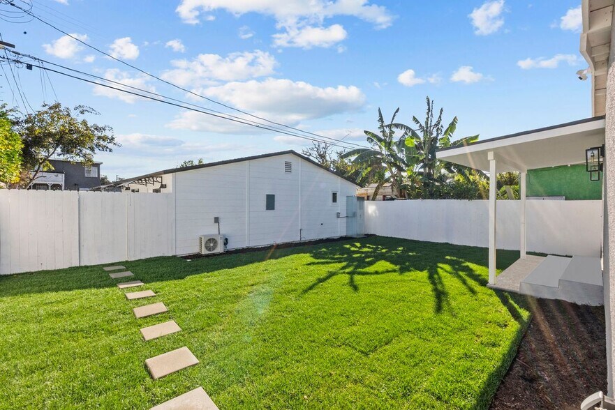 Building Photo - 3666 2nd Ave