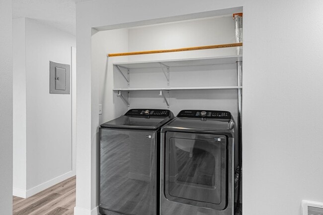 Building Photo - Newly Remodeled Mission Park Apartment!