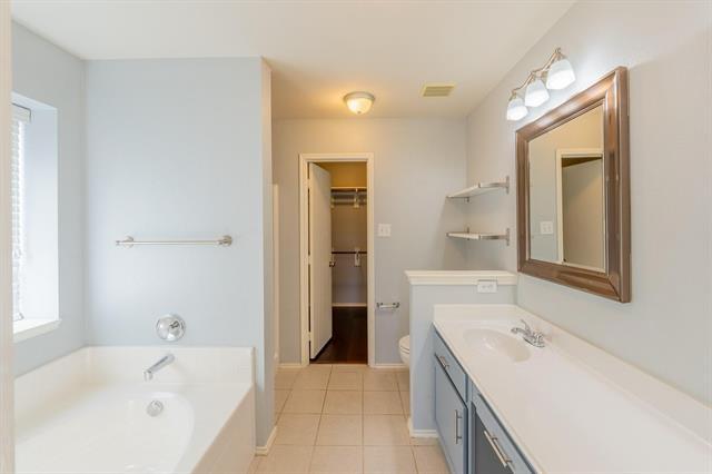 Building Photo - 9200 Warren Dr