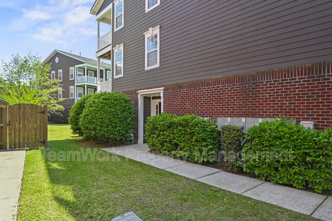 Building Photo - 9034 Parlor Dr