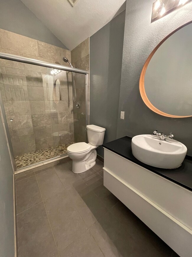 Building Photo - 10312 Yellowstone Dr