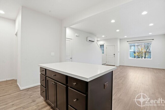 Building Photo - 11745 NE 22nd Way