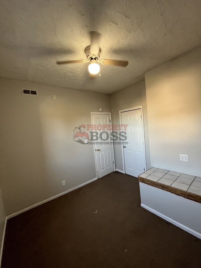 Building Photo - 3826 Butternut St