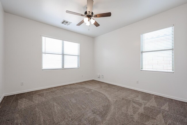 Building Photo - 41298 W Park Hill Dr