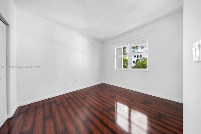 Building Photo - 7914 Harbor Island Dr