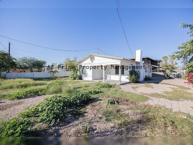 Building Photo - 2646 E Willetta St