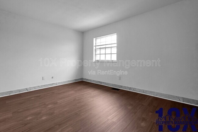 Building Photo - 141 Beacon Run W