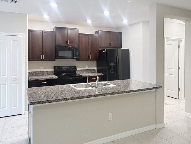 Building Photo - 7012 Samuel Ivy Dr